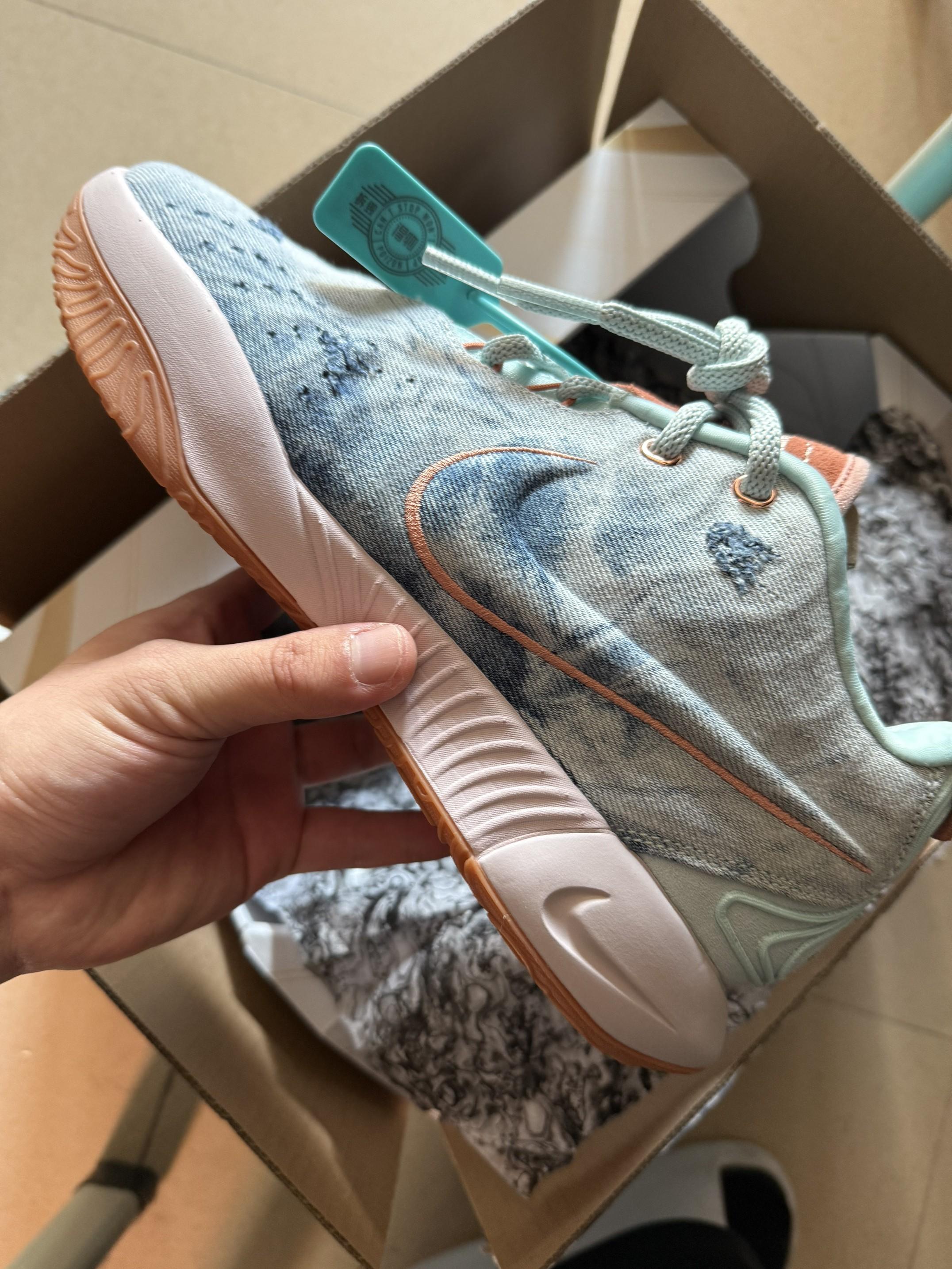 双十一购物狂欢节 冲冲冲 kobe AE Lebron Kyrie And James 识货性价比